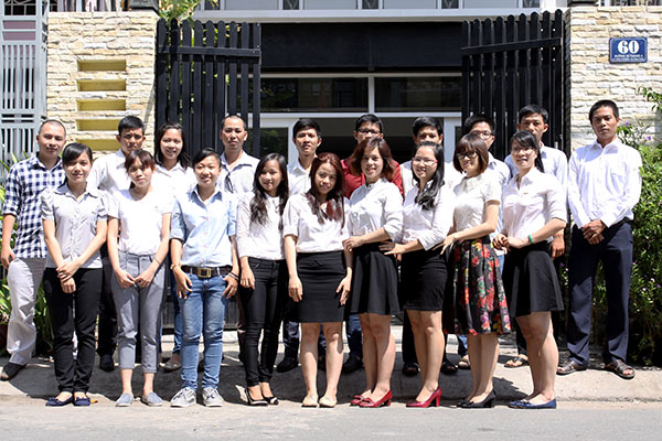 Tập thể quản lý và nhân viên Saigon Hitech